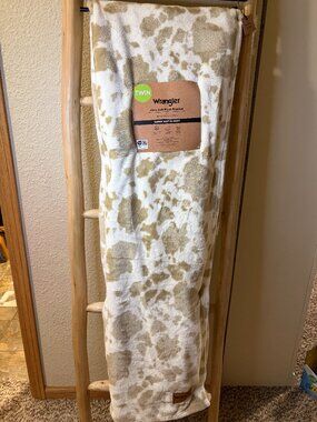 Wrangler Twin Cow Print Plush Blanket 60x90 Polyester Tan Cream NWT